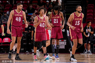 中足联细化“观众不当行为”细则：赛区将对球迷不当行为负责（中足联完善观众不当行为细则：赛区需对球迷不当举动负责）