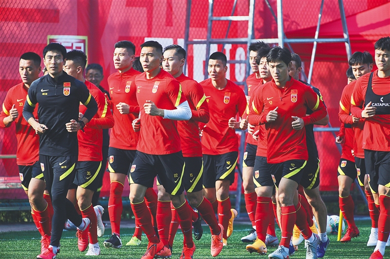 篮球员饮食与恢复方案（篮球运动员营养与恢复策略）