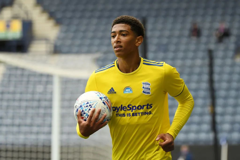 记者：明天青岛西海岸代理主帅毛雷尔携里切利参加赛前发布会（明日青岛西海岸代理主帅毛雷尔将与里切利出席赛前发布会）