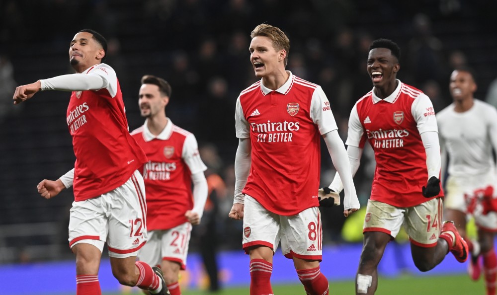 萨利巴：廷贝尔是世界最佳右后卫；英超和欧冠冠军我们都想要（萨利巴：廷贝尔是当今最佳右后卫，我们目标同时拿下英超与欧冠）