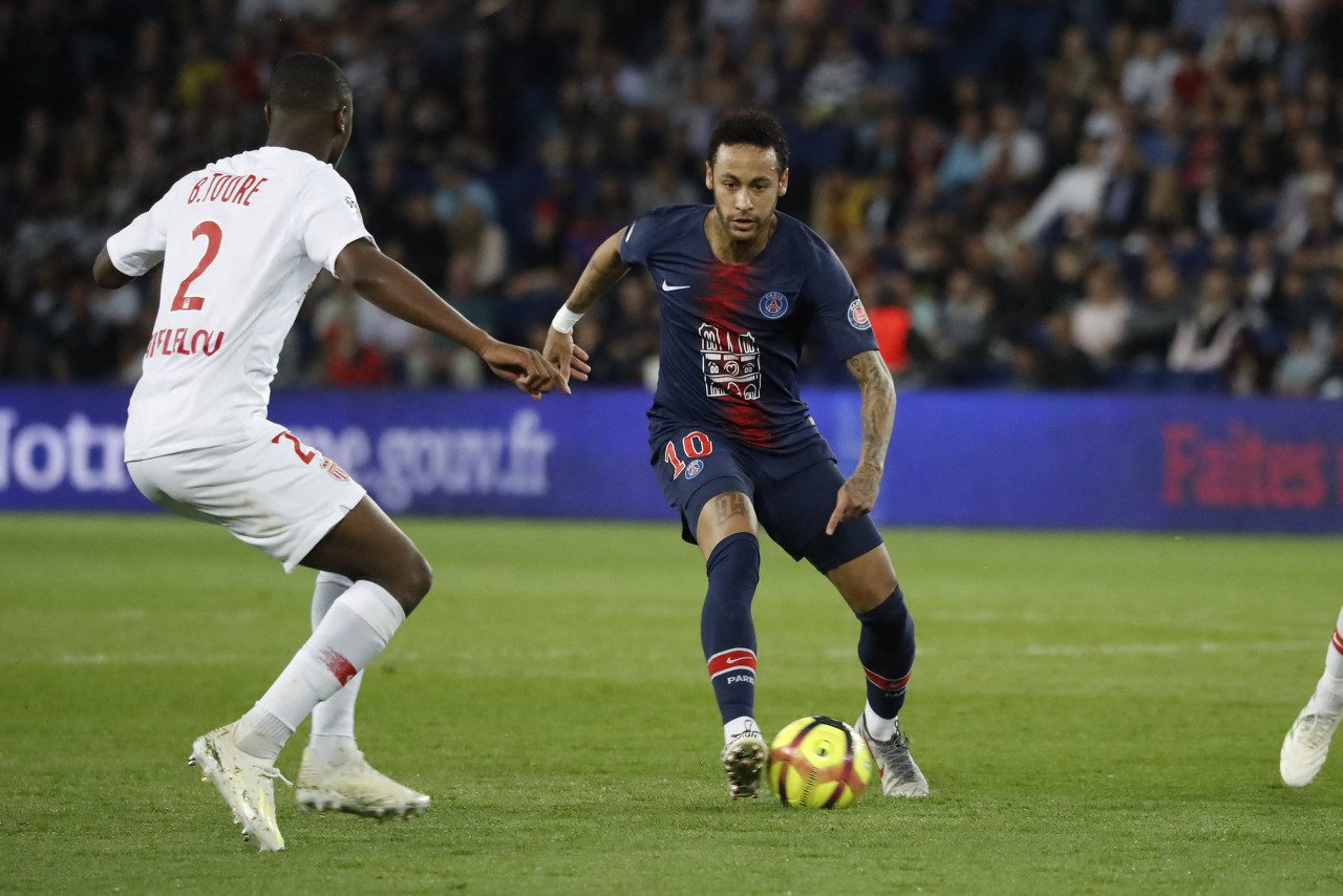 亚冠焦点：柔佛新山VS上海海港，生死战前双方态势剖析（亚冠重磅对决：柔佛新山对阵上海海港，生死关头赛前形势解读）