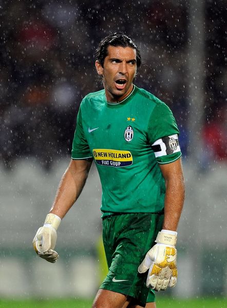 普利西奇高烧奇迹复出，美国队长双响助米兰惊天逆转