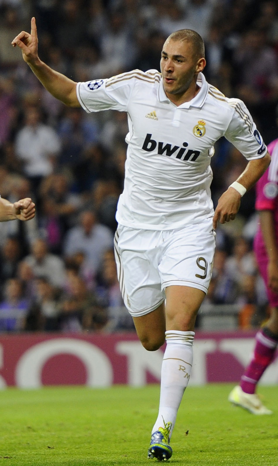 范德芬：教练赛季初希望我能进五个球；我和罗梅罗是兄弟（范德芬：赛季初教练给我定了5球目标；我与罗梅罗情同手足）