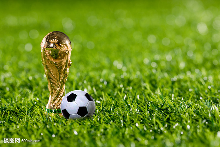 足坛热门转会消息引爆社媒（重磅足坛转会动态席卷社交媒体）